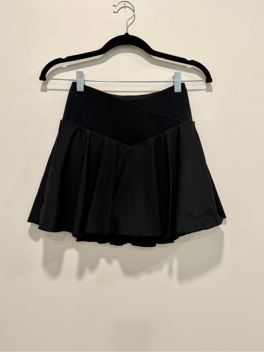 Halara Cloudful Air Crossover Tennis Skort Black